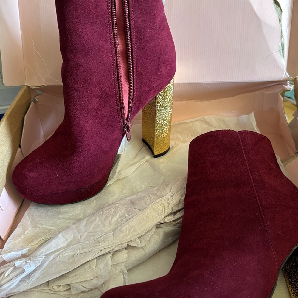 Charlotte Russe Red and Gold Heels with Glamorous Design